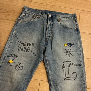 Levi’s Men’s Premium 501 ‘93 Straight Jeans Light Wash Graffiti Size 33x30